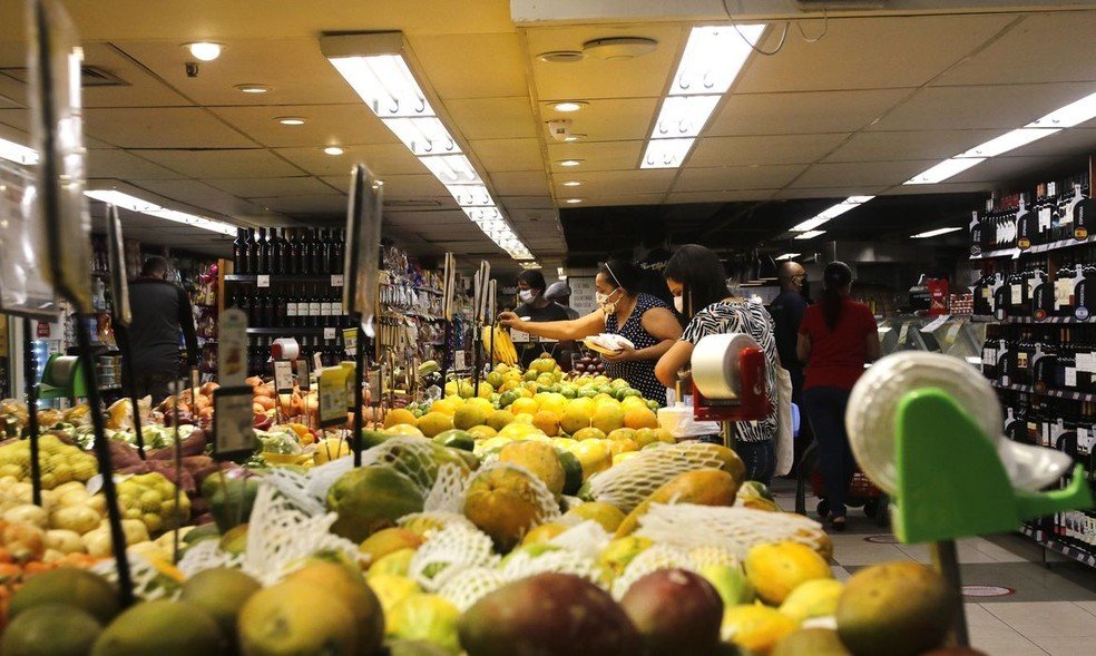 Embalagens e alimentos têm 'mínima probabilidade de espalhar' coronavírus, diz agência americana
