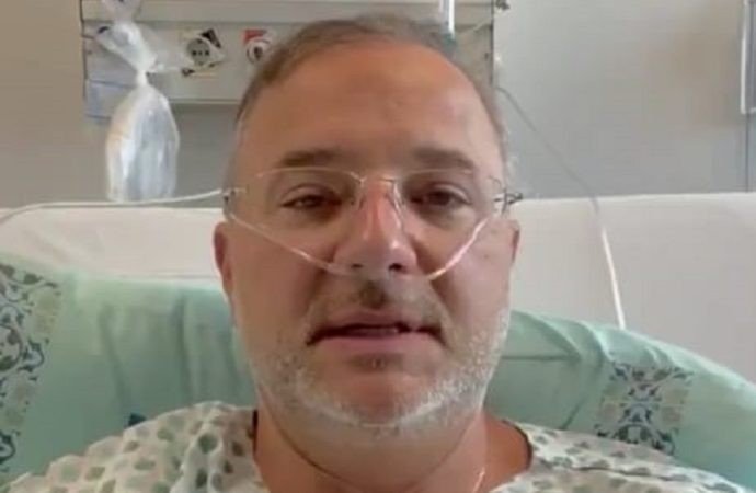 Vilas-Boas tem piora em quadro clínico e passa a noite na UTI