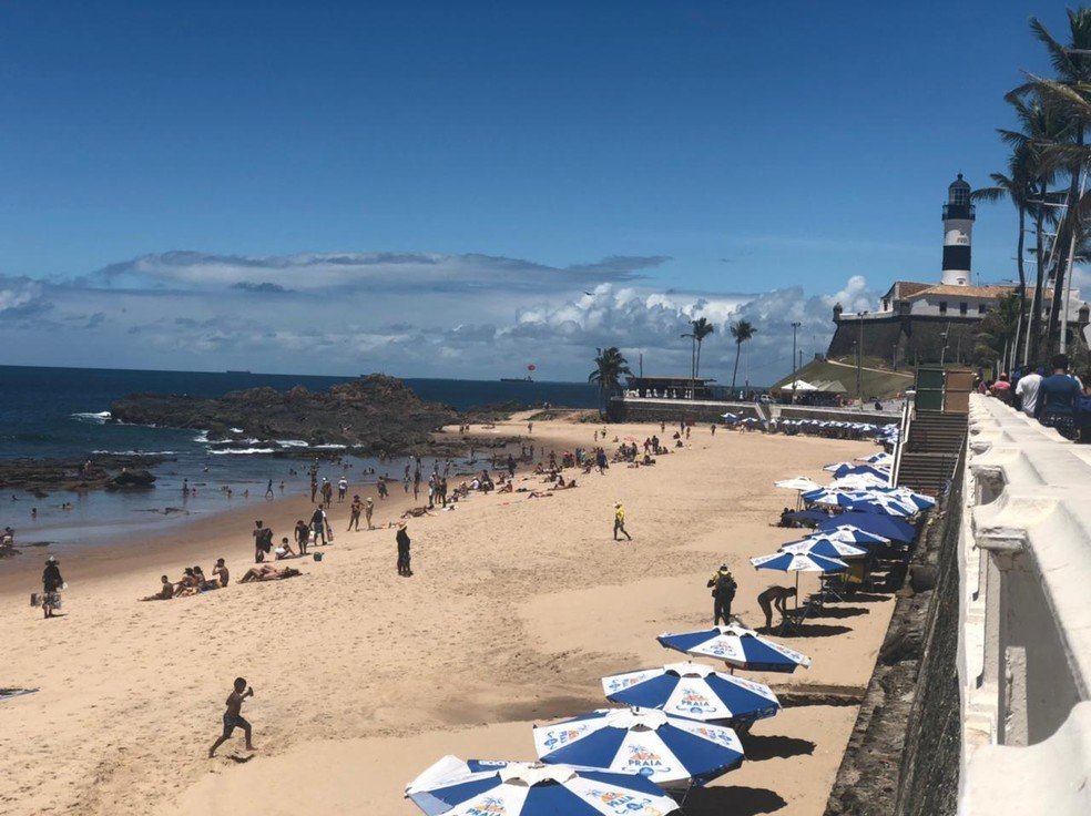 Salvador volta a fechar praias, clubes e espaços esportivos