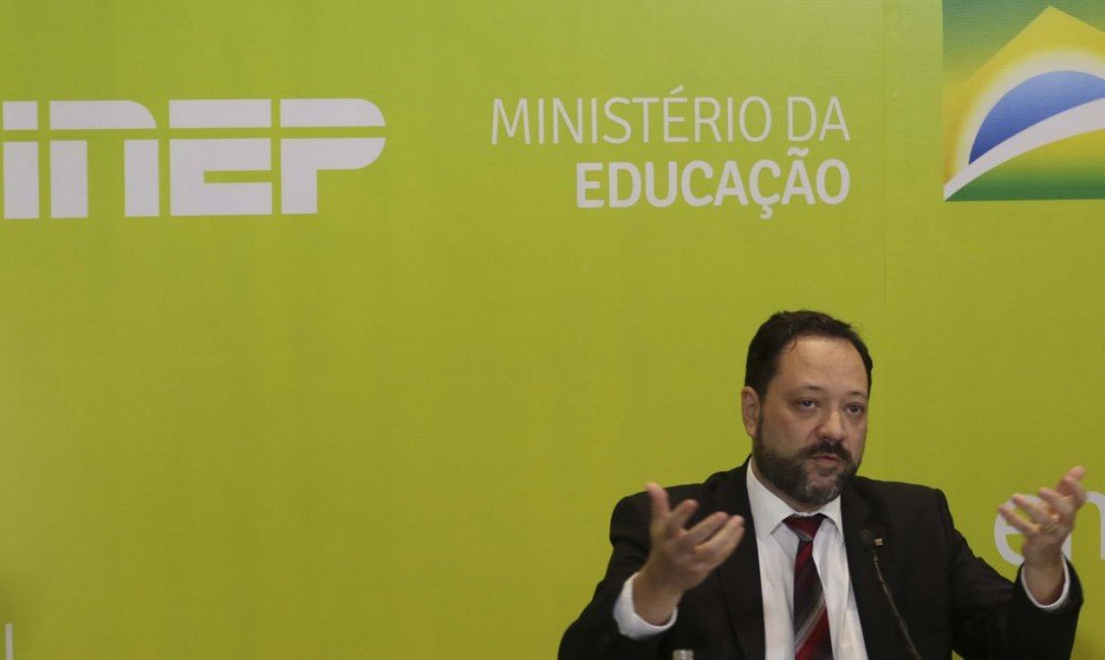 Após record de abstenção no ENEM, presidente do INEP é exonerado