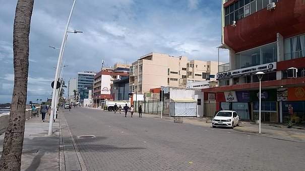 Salvador: pontos de aglomeração desertos