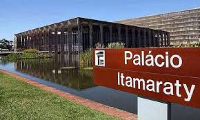 Sem verbas do Itamaraty, embaixadas e consulados brasileiros atrasam contas de luz e aluguéis