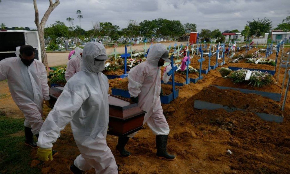 Avanço da Covid-19 no Brasil alarma o mundo inteiro, dizem cientistas a NYT e Guardian