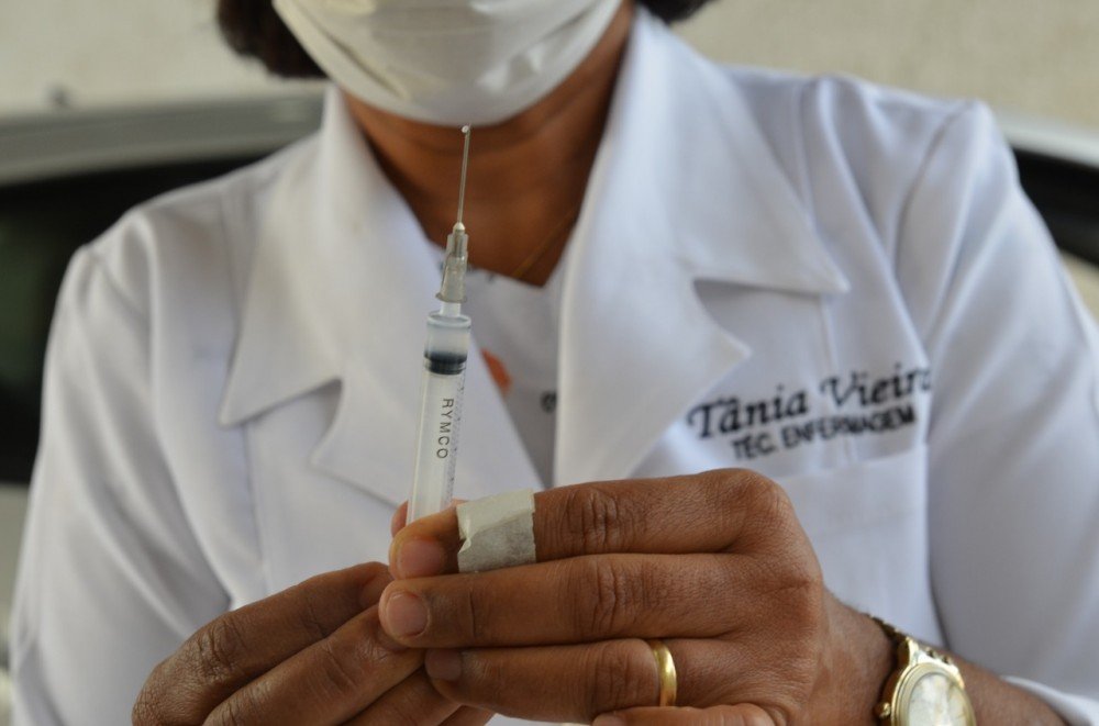 Alagoinhas - A vacinação contra Covid-19, neste sábado (06), atenderá a pessoas com 79 anos ou mais