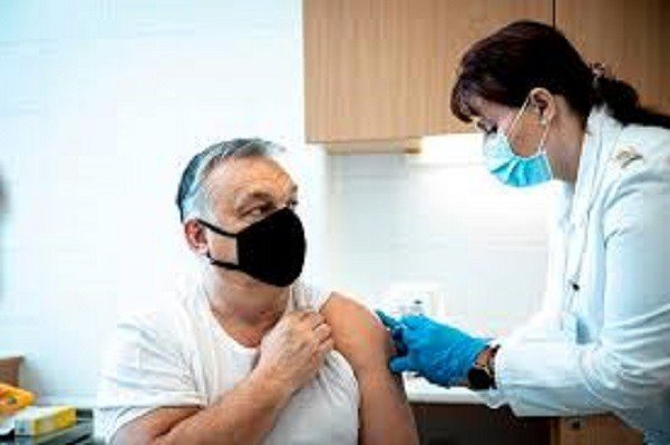 Laboratórios dos EUA e Europa não têm imunizantes suficientes. A saída para o Brasil está na vacina russa, na chinesa e na indiana
