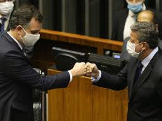 Presidentes do Senado e da Câmara dão 24h para Pazuello informar sobre cronograma de vacinação