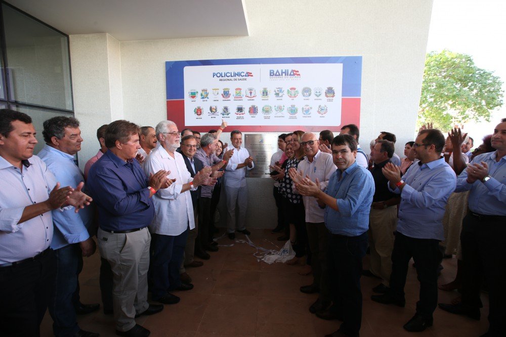 Rui entrega policlínica e anuncia recuperação de via para facilitar acesso