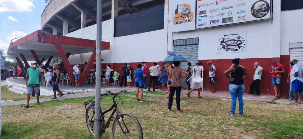 Prefeitura de Alagoinhas se manifesta sobre a suspensão da vacinação para pessoas com 70 anos acima