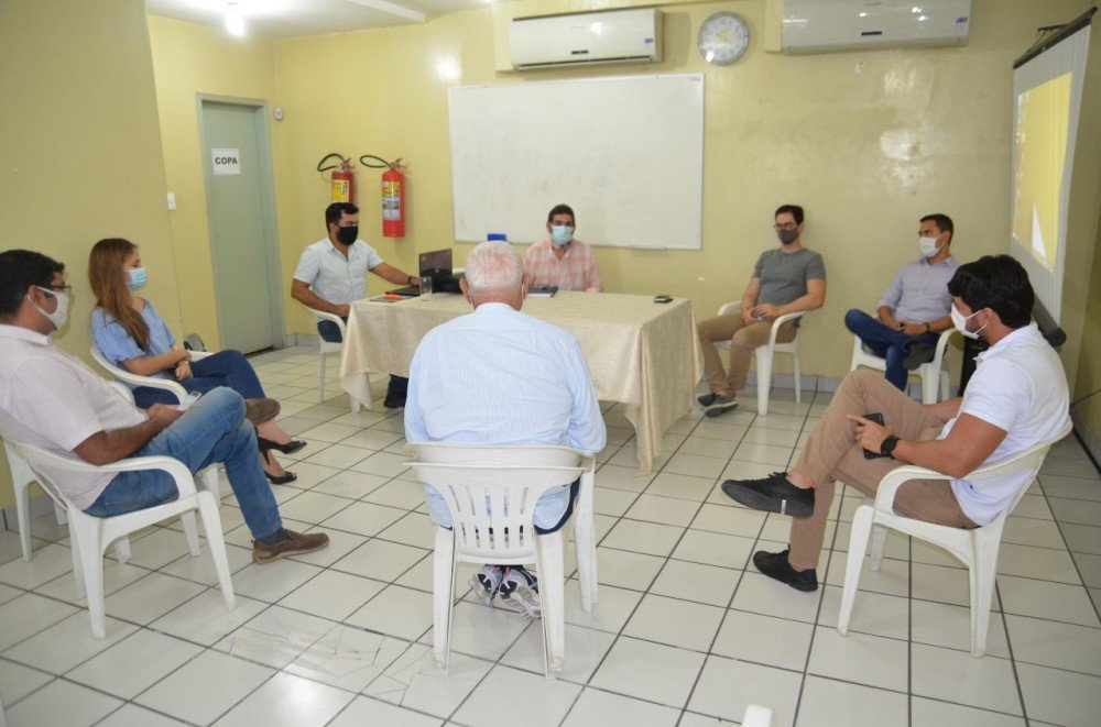 Explícito! Em Alagoinhas, quem decide se comércio abre ou não são os comerciantes. Um novo decreto deverá ser publicado HOJE, mas desde ontem, quem decide, já definiu
