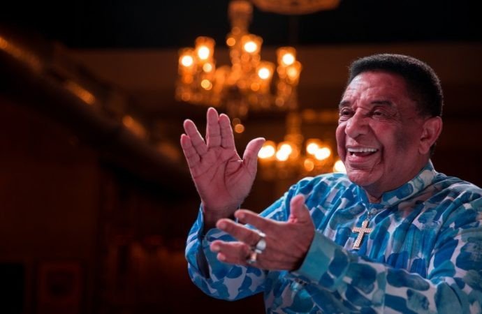 Agnaldo Timóteo é internado em UTI com Covid-19