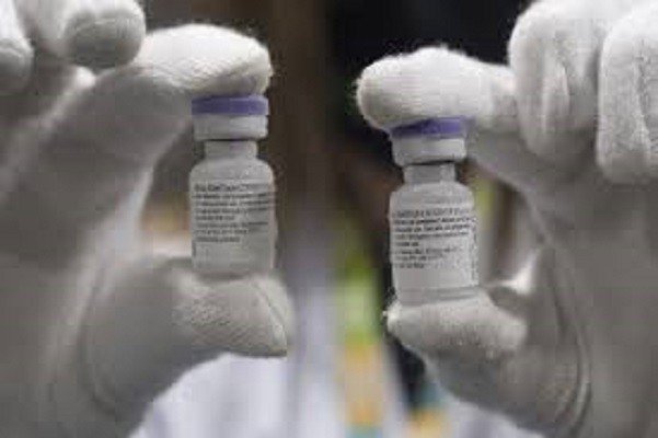 Governo assina contratos com Pfizer e Janssen para compra de vacinas