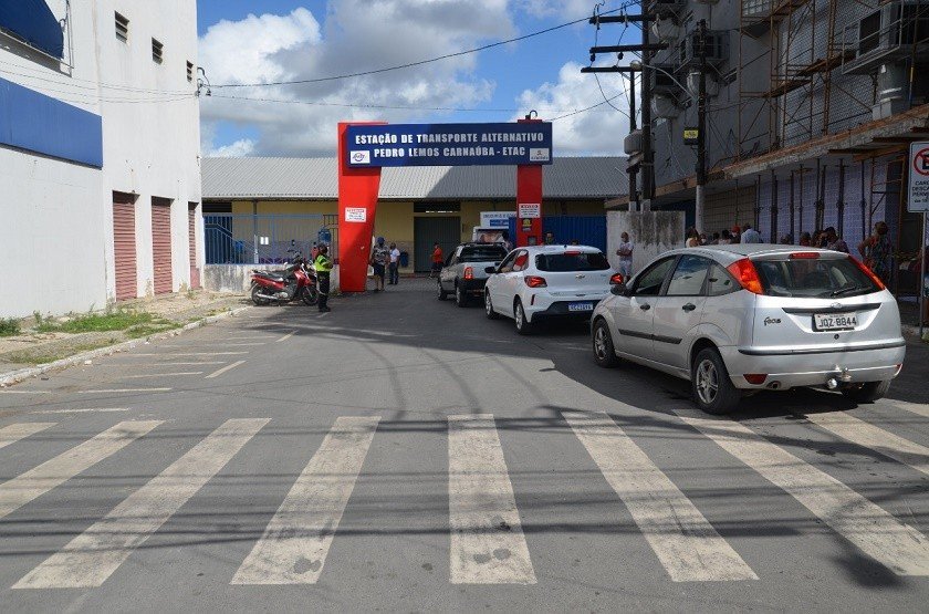 Alagoinhas - Equipes da Secretaria de Saúde vacinaram mais de 1.600 pessoas no mutirão de domingo (21)