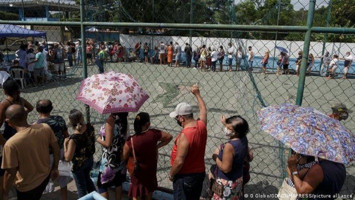 Carta assinada já por 222 economistas critica combate à pandemia no país