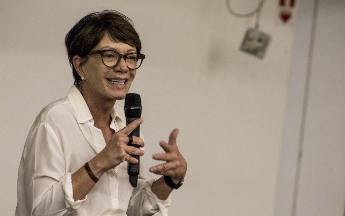 Segundo Deborah Duprat, 