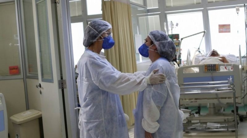 Coronavírus: Chefes de UTIs ligam ‘kit Covid’ a maior risco de morte no Brasil