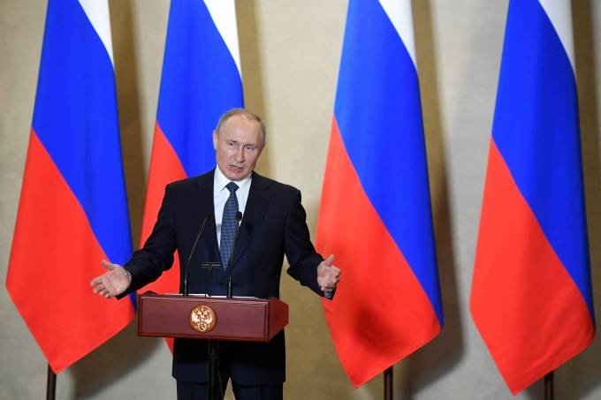 Putin se vacina contra a Covid — e quer 700 mi doses da Sputnik no mundo