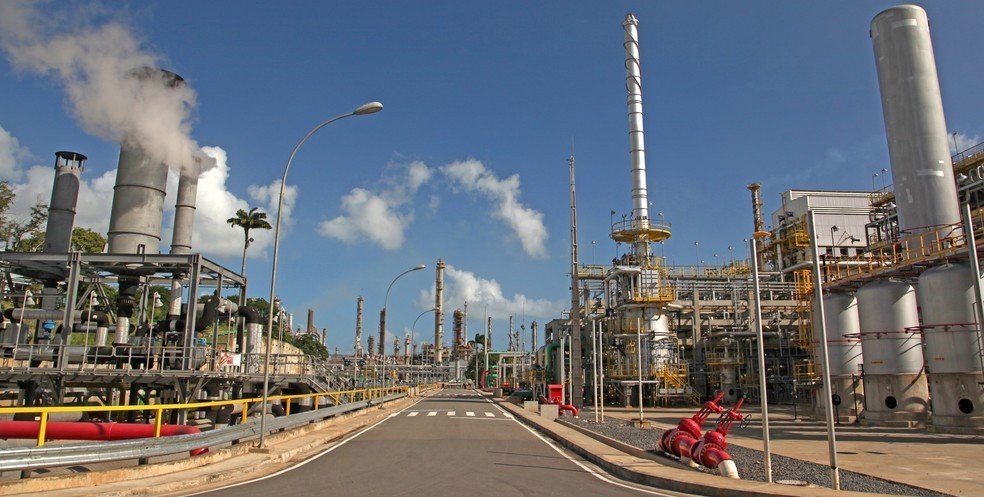 Urgente! Refinaria da Bahia será vendida na calada da noite. Não basta vender, tem que ser xepa