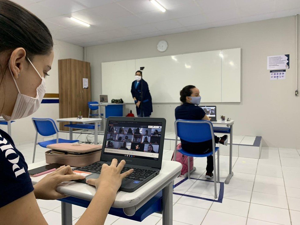 Congresso derruba veto do presidente e torna obrigatória internet em banda larga em todas as escolas até 2024