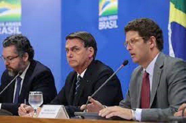 Depois de encurralar Ernesto Araújo, Centrão também deve demitir Ricardo Salles