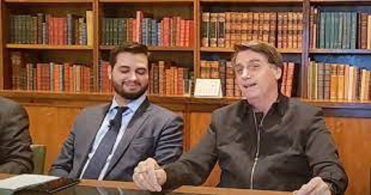 Assessor especial de Bolsonaro, Filipe Martins, é citado em noticia-crime do MPF