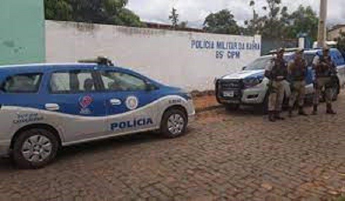 Em surto psicótico, homem mata irmão, tenta ferir policiais e acaba morto
