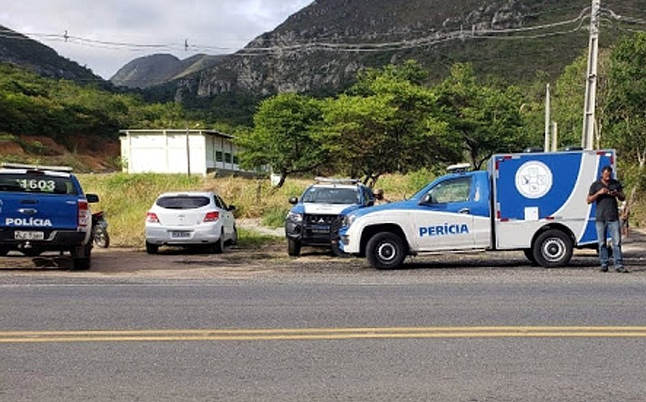 Adolescente achado morto teve pai, mãe e irmã assassinados