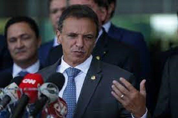 Relator do Orçamento comunica Bolsonaro que cancelará R$ 10 bilhões em emendas