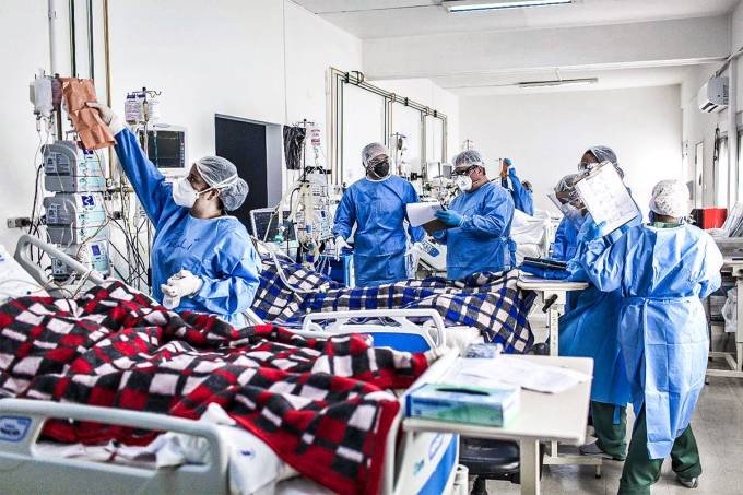 Covid-19: Total de mortes no Brasil é de 332.752