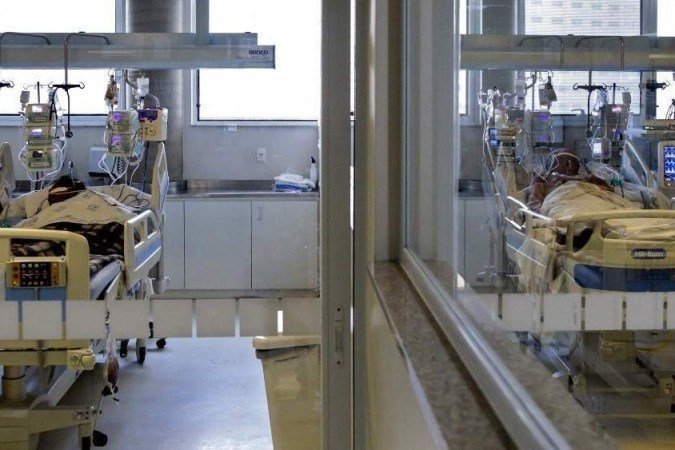 Covid-19: Mortalidade entre pacientes com menos de 45 anos triplicou em 2021