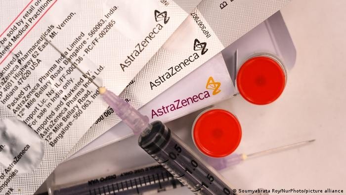 Trombose é efeito colateral raro da vacina de Oxford, diz agência europeia