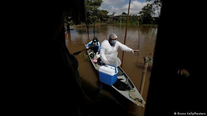 Coronavac é efetiva contra variante brasileira, aponta estudo