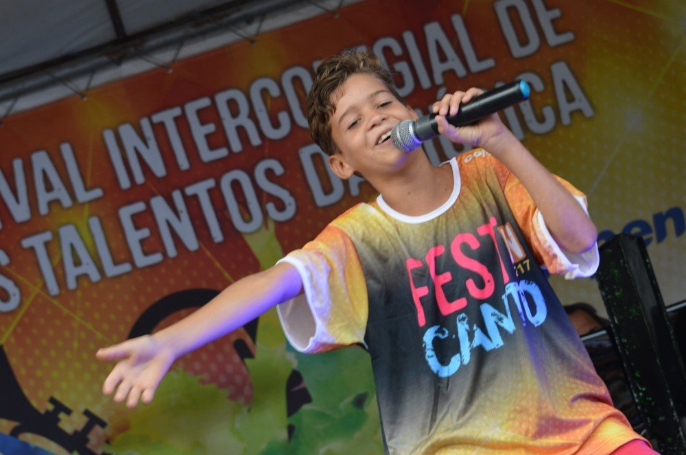 Domingo (10) é dia de festa na praça. Surpreenda-se.