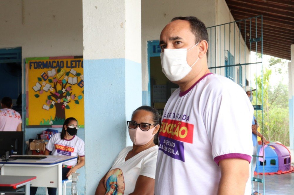 A Secretaria de Educação de Alagoinhas inicia distribuição de cestas básicas aos estudantes da Rede Municipal de Ensino