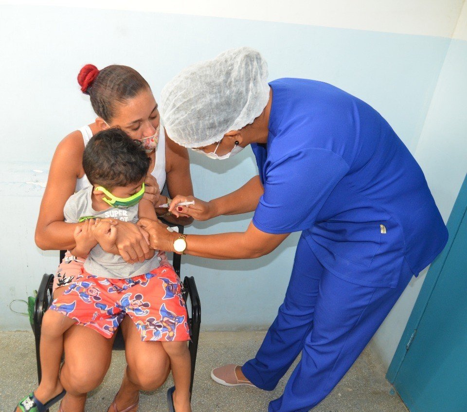 Vacinação contra a gripe é realizada nas Unidades de Saúde da Família e Central de Imunização