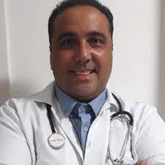 Morre de Covid-19 enfermeiro que divulgava fake news sobre vacinas e defendia suposto 