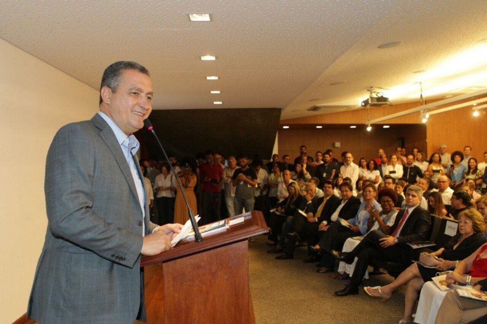 Governo do Estado lança revista com balanço de ações de 2017