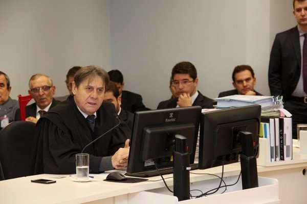 Morre de Covid-19 desembargador que declarou ilegal greve de professores contra aula presencial na pandemia