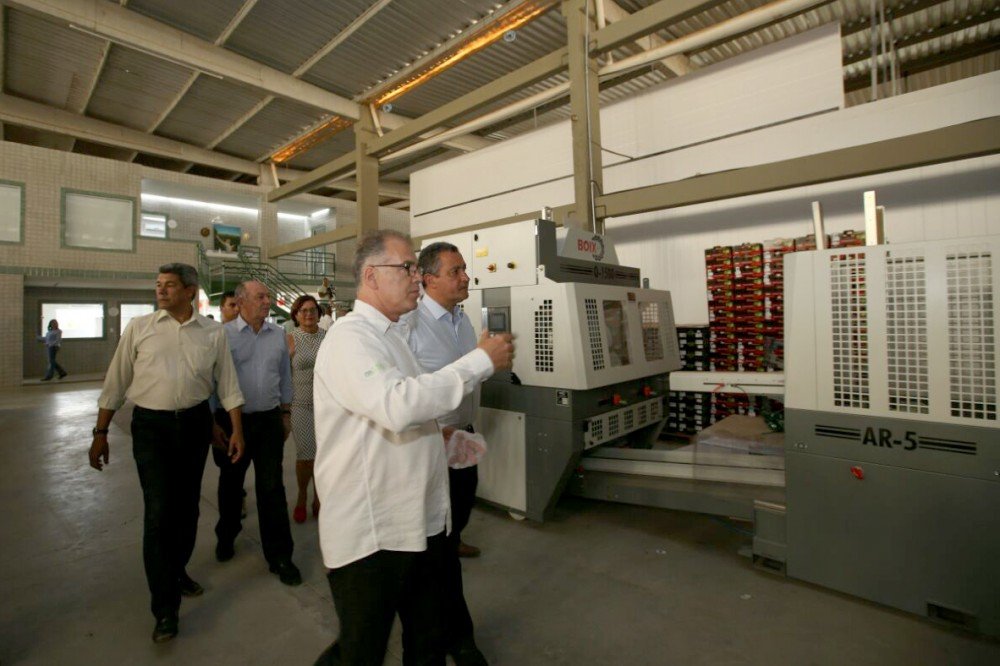 Entregue pelo governador, sistema de abastecimento de água beneficia nove distritos de Inhambupe