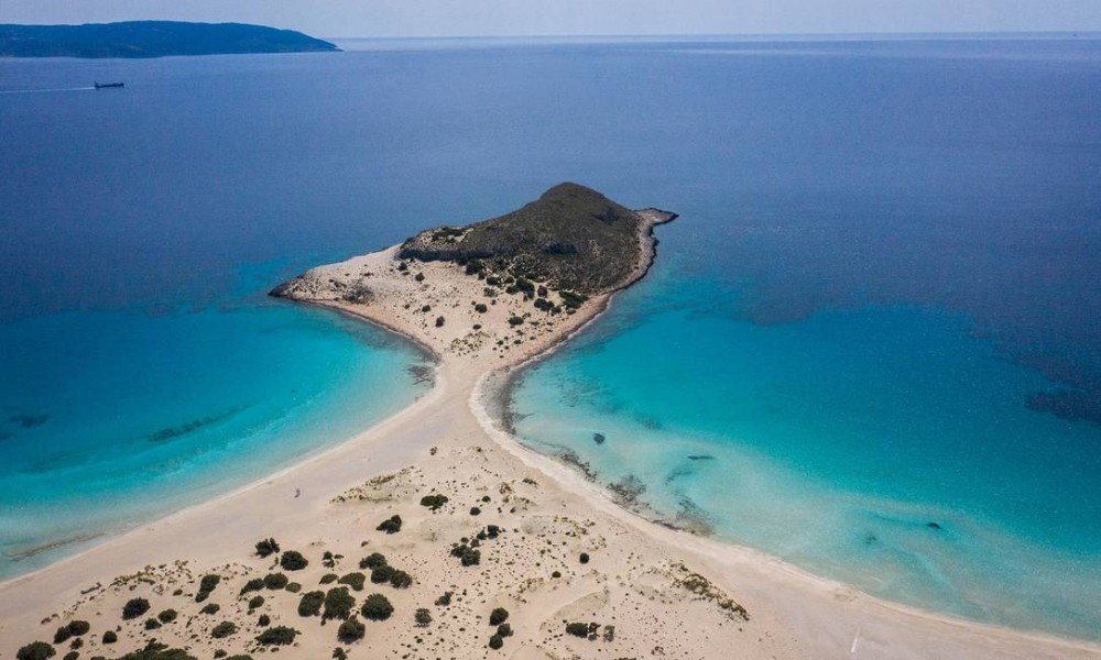 A Grécia tenta vacinar os habitantes de dezenas de pequenas ilhas nos mares Egeu (leste) e Jônico (oeste) antes da temporada do turismo
