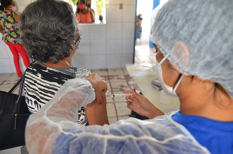 Vacinação contra Covid-19. Portadores de comorbidades com 48 anos acima