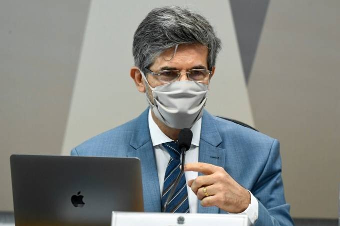 CPI da Covid: Teich diz que não tinha autonomia e que o Brasil poderia ter comprado mais vacinas.