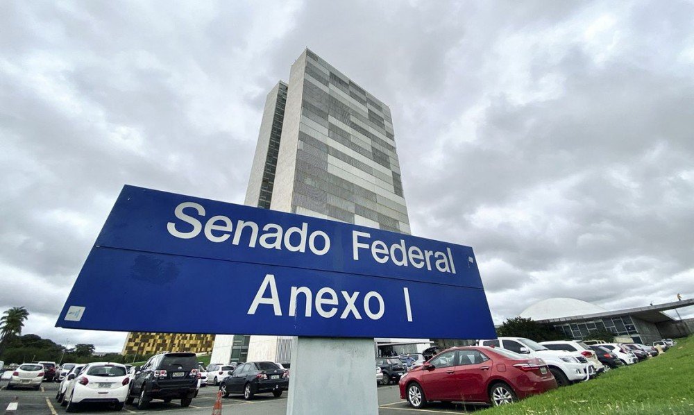 FIES - Senado aprova suspensão de pagamentos até o fim do ano