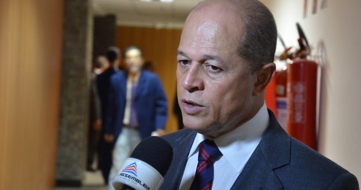 Rui veta dispositivo que ampliaria prazo de utilização do amianto