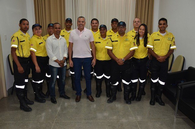 SMTT apresenta novo fardamento dos agentes de transporte e trânsito
