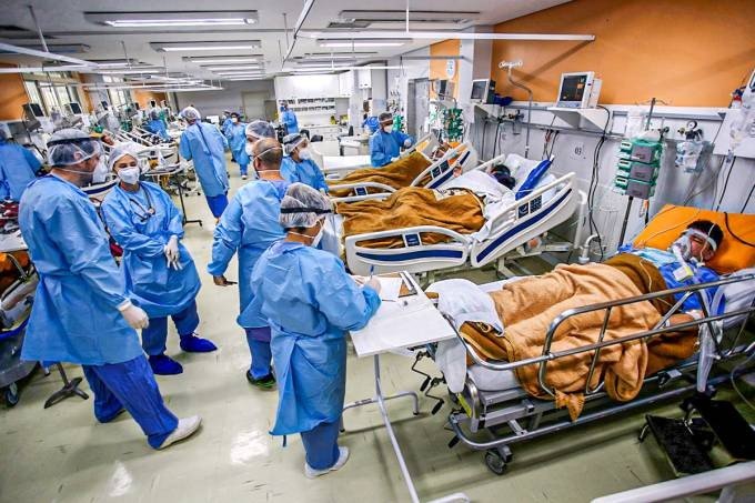 Brasil - total de mortos por Covid-19 passa de 422 mil