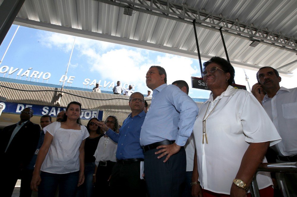 Rui entrega reforma do terminal de ônibus da Rodoviária de Salvador