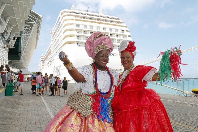 Salvador recebe primeiros navios de cruzeiro do ano