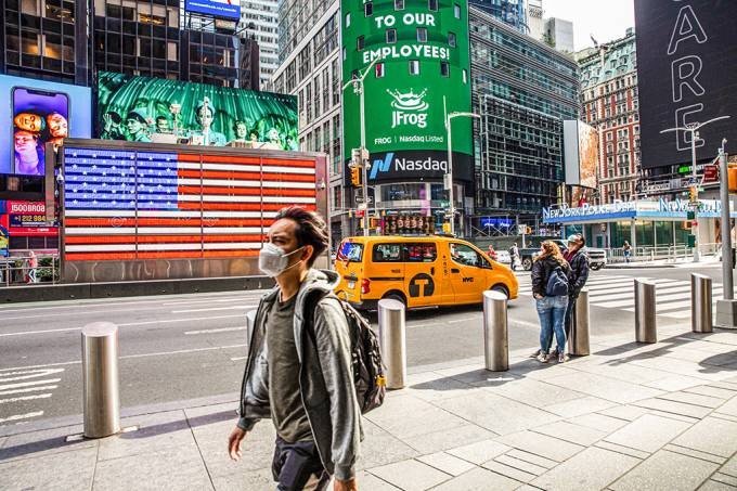 Turistas recebem vacina graça em Nova York