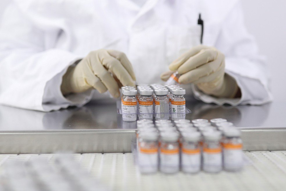 Produção de Coronavac será paralisada, por falta de matéria prima