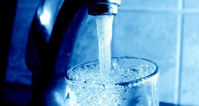 Consumo de água pode aumentar em até 35% durante o verão